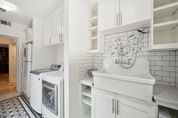 Interior, Washer, Wood Texture Flooring
