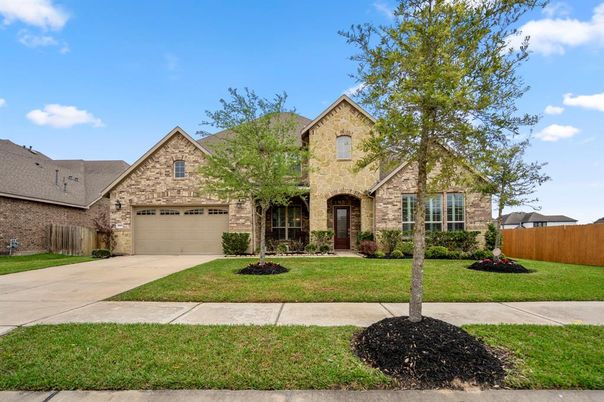Attached, Exterior, Facade, Brick Traditional