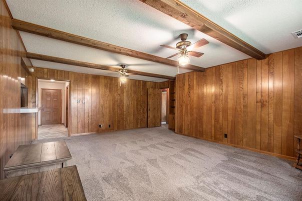 Empty room, Interior, Wooden Beams, Wooden Walls