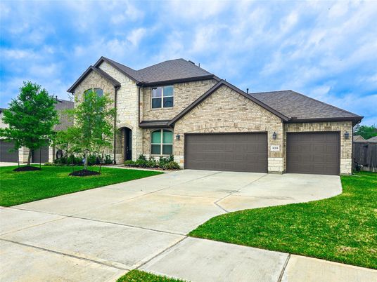 Attached, Exterior, Facade, Brick Traditional