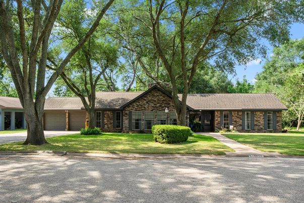 Attached, Exterior, Facade, Brick Facade, Ranch