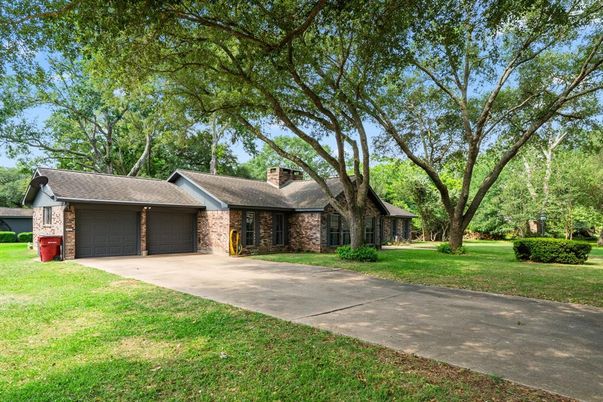 Attached, Backyard, Exterior, Facade, Brick Facade, Ranch