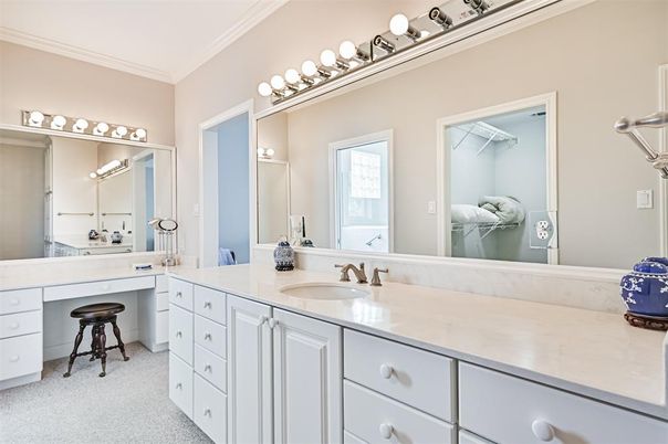 Bathroom, Dual Sink Vanities, Interior