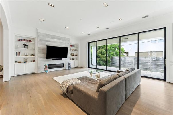 Interior, Living room, Recessed Lighting, Wood Texture Flooring