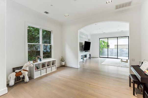 Interior, Piano, Recessed Lighting, Wood Texture Flooring