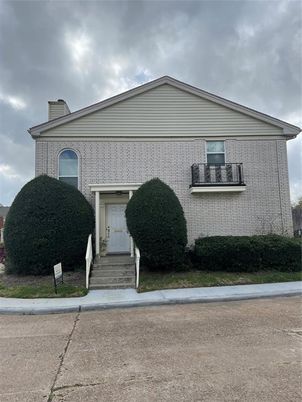 Exterior, Facade, Brick Facade, Georgian