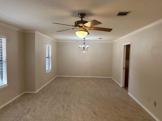 Empty room, Interior