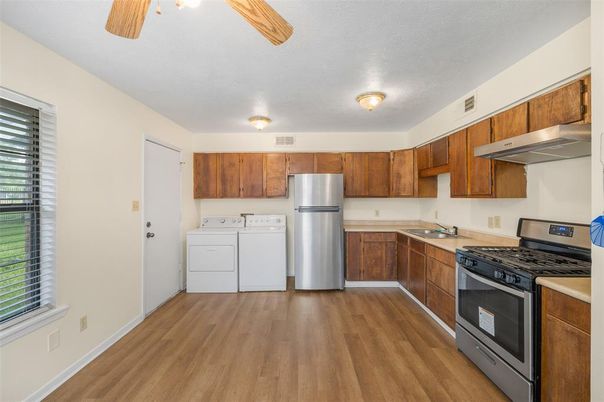 Interior, Kitchen, Washer, Wood Texture Flooring