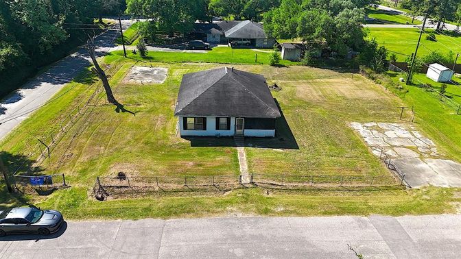 Exterior, Drone