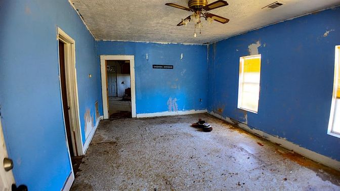 Empty room, Interior