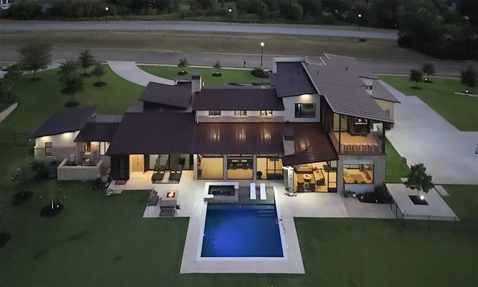 Exterior, Drone