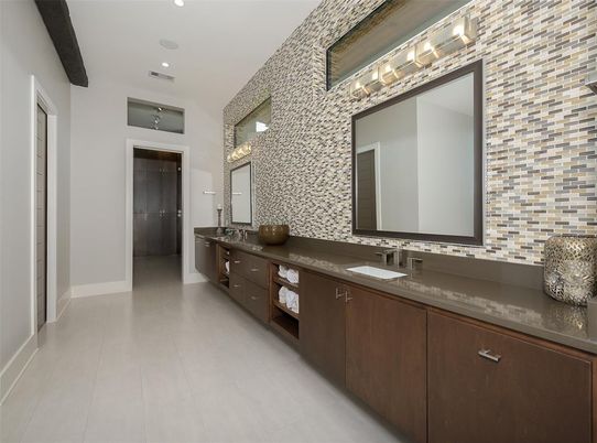 Bathroom, Dual Sink Vanities, Interior, Recessed Lighting