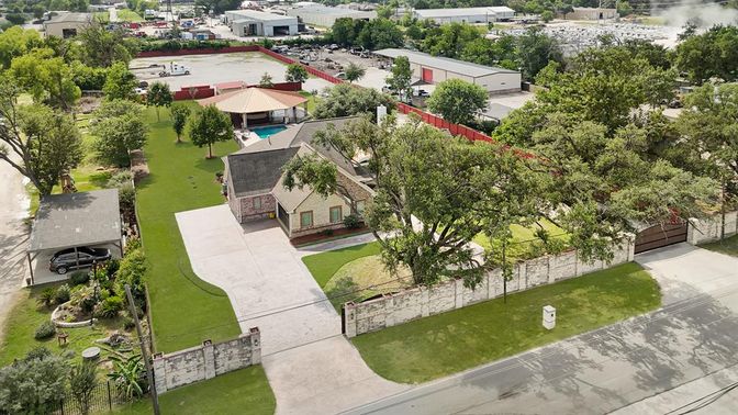 Exterior, Drone