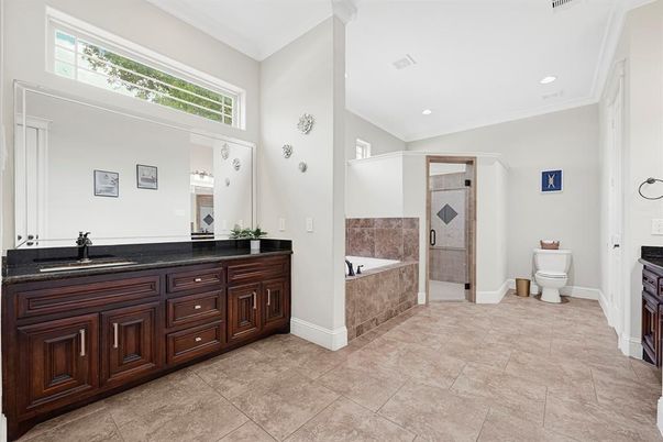 Bathroom, Dual Sink Vanities, Interior, Recessed Lighting