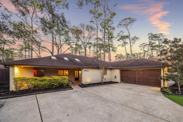 Attached, Exterior, Facade, Ranch
