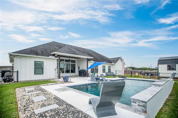 Exterior, Pool