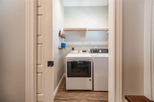 Interior, Utility Closets, Washer, Wood Texture Flooring
