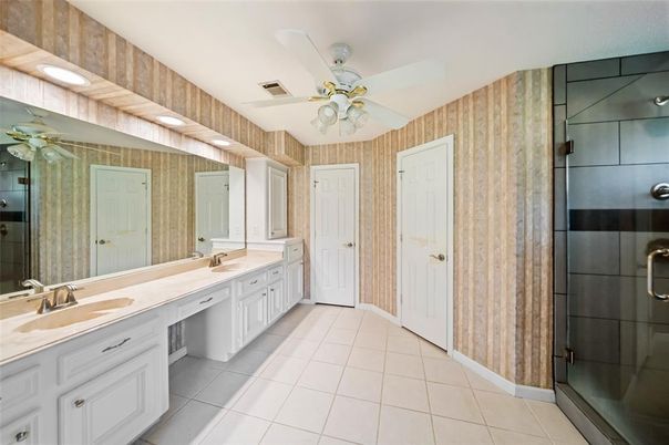 Bathroom, Dual Sink Vanities, Interior, Recessed Lighting