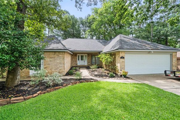 Attached, Exterior, Facade, Brick Facade, Ranch