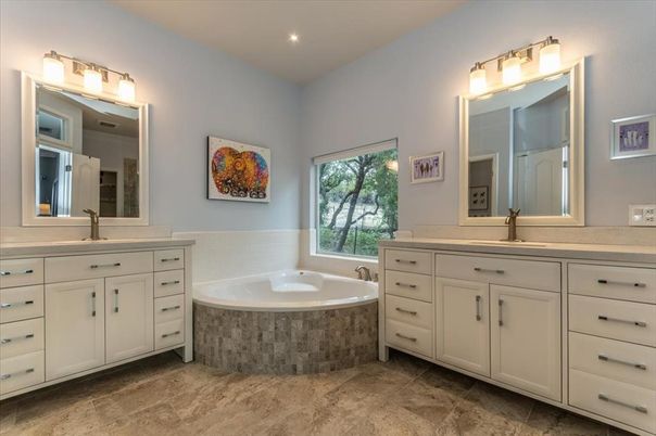 Bathroom, Dual Sink Vanities, Interior, Recessed Lighting