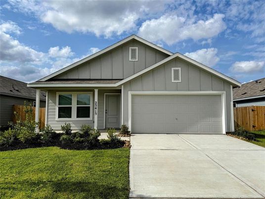 Attached, Exterior, Facade, American Craftsman