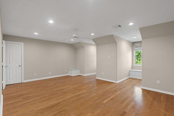 Empty room, Interior, Recessed Lighting, Wood Texture Flooring
