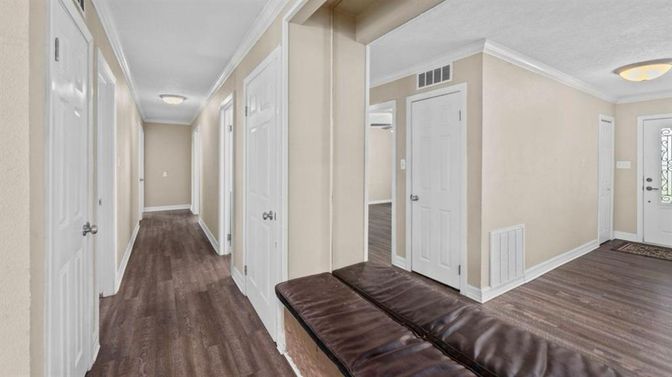 Interior, Recessed Lighting, Wood Texture Flooring