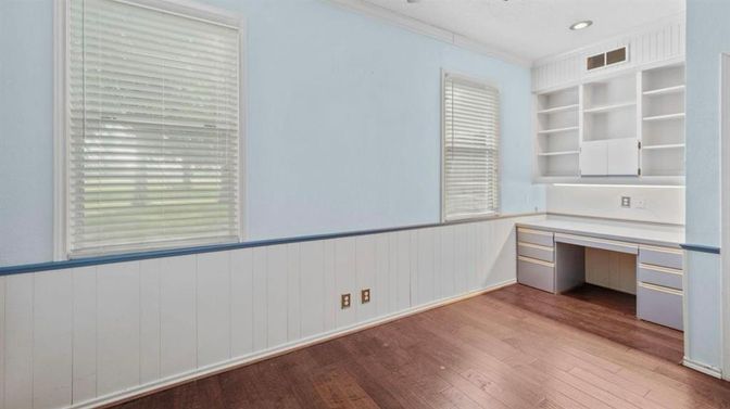 Interior, Recessed Lighting, Wood Texture Flooring