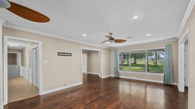 Empty room, Interior, Recessed Lighting, Wood Texture Flooring