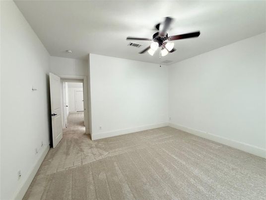 Empty room, Interior