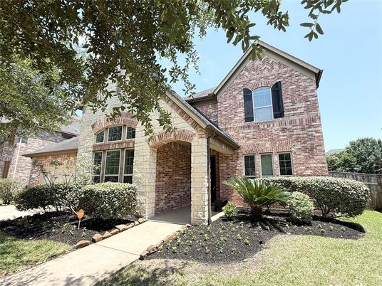 Exterior, Facade, Brick Facade, Brick Traditional