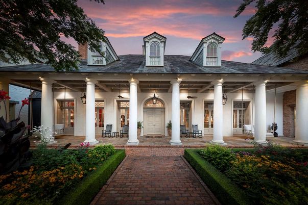 Exterior, Facade, Ranch
