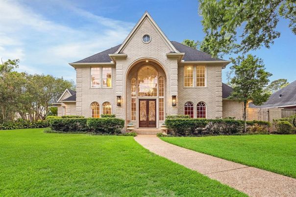 Backyard, Exterior, Facade, Brick Facade, French Provincial