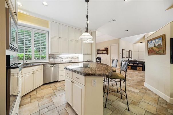 Dining room, Interior, Kitchen, Pendant Lights, Recessed Lighting, Stainless Steel Appliances