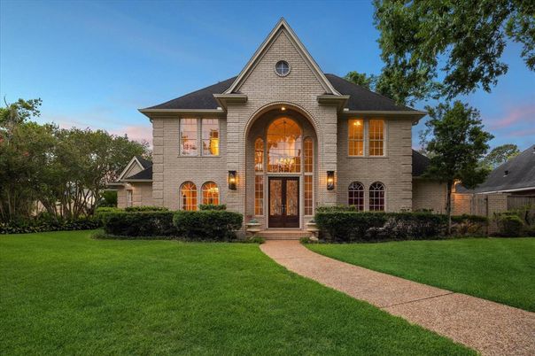Exterior, Facade, French Provincial