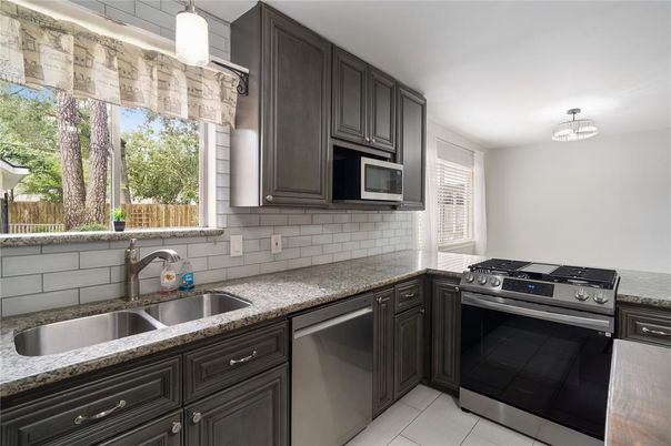 Interior, Kitchen, Pendant Lights, Stainless Steel Appliances