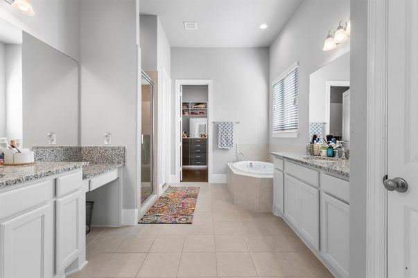 Bathroom, Dual Sink Vanities, Interior, Recessed Lighting