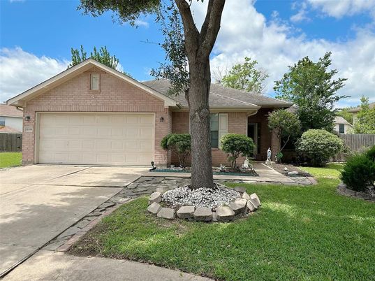 Attached, Exterior, Facade, Brick Facade, Ranch