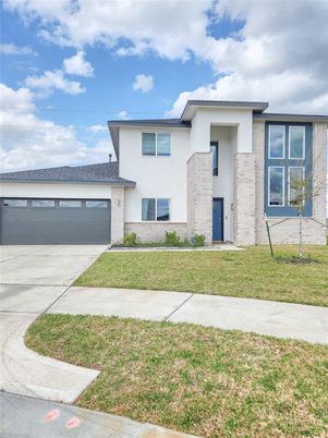 Attached, Exterior, Facade, Modern