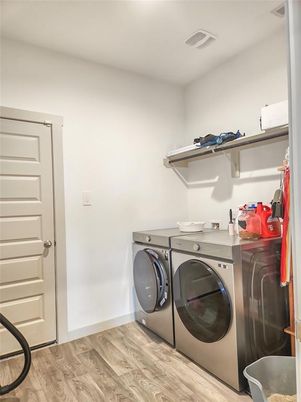 Interior, Washer, Wood Texture Flooring