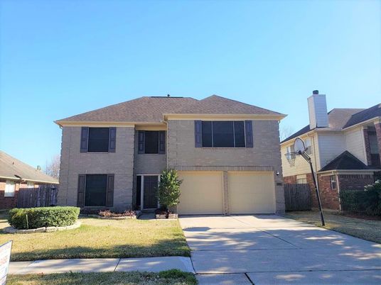 Attached, Exterior, Facade, Brick Facade, Split Level