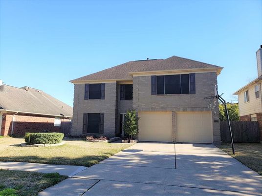 Attached, Exterior, Facade, Brick Facade, Split Level