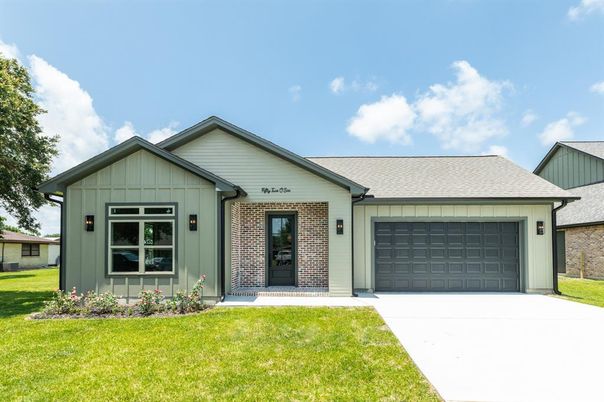 Attached, Exterior, Facade, Brick Facade, Farmhouse