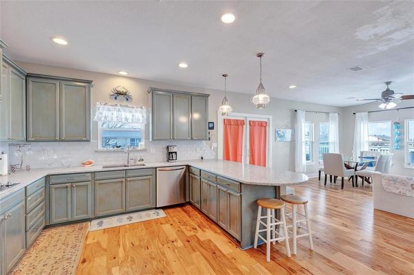 Dining room, Interior, Kitchen, Pendant Lights, Recessed Lighting, Wood Texture Flooring