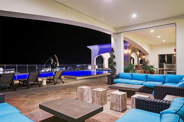 Exterior, Pool, Recessed Lighting