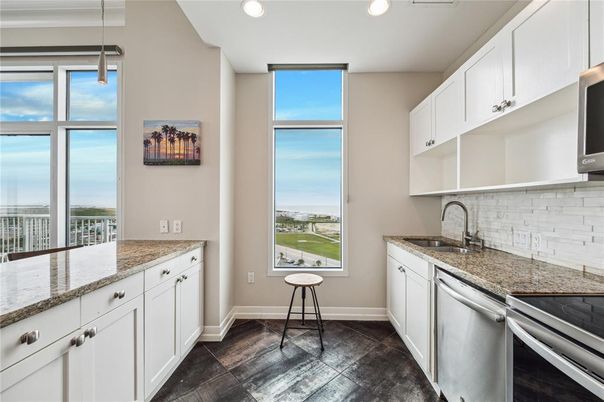 Interior, Kitchen, Recessed Lighting, Water