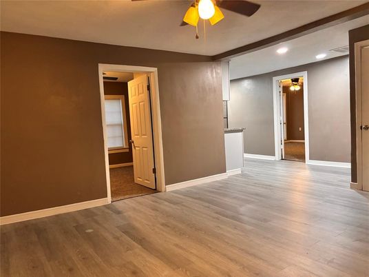 Empty room, Interior, Recessed Lighting, Wood Texture Flooring