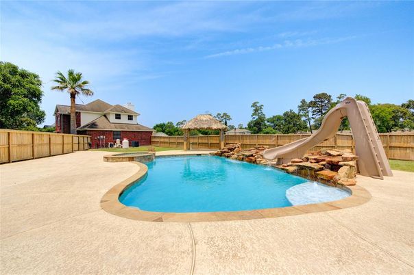 Exterior, Playground, Pool