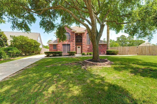 Backyard, Exterior, Facade, Brick Facade, Georgian