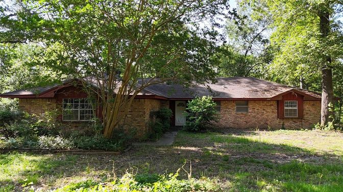 Exterior, Facade, Brick Facade, Ranch